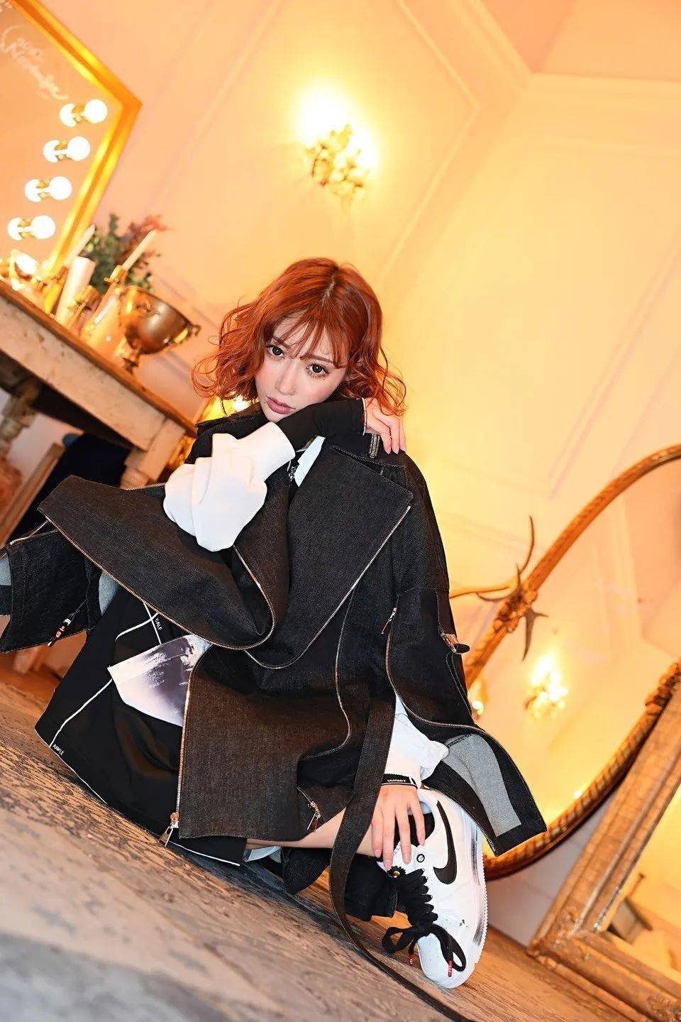 明日花激情出演格斗床战片开放大胆重回经典荧幕