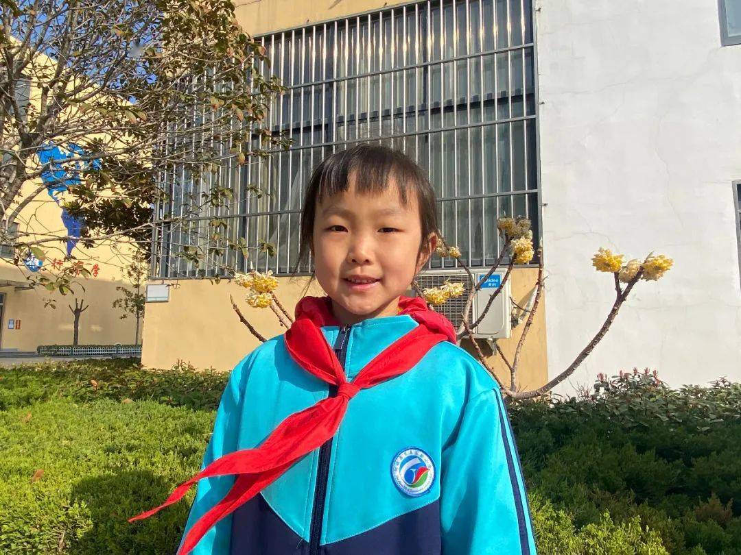 【杏坛美文】实验五小刘书涵:无私为榜,奉献为样