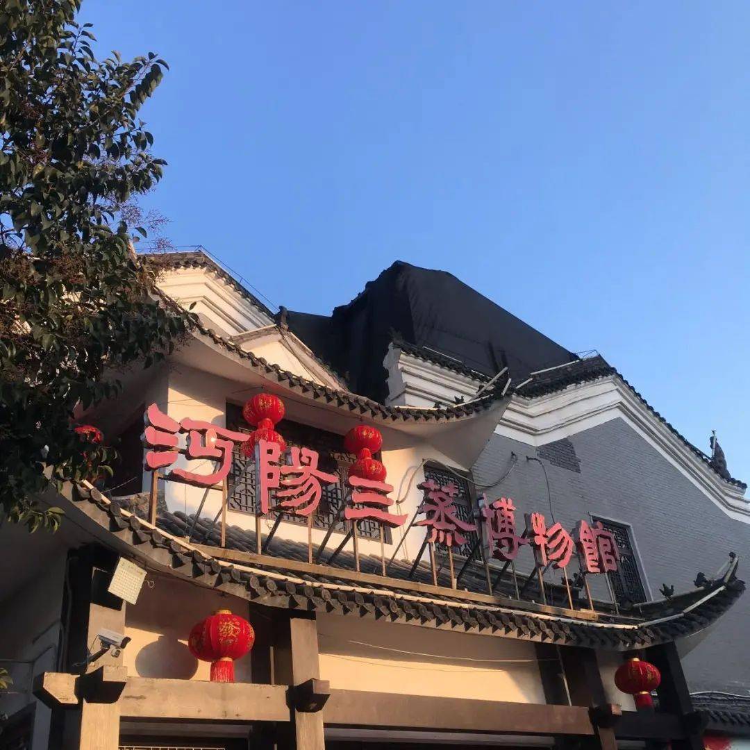 祸不单行,沔阳三蒸博物馆也已经闭馆,我们无法入内参观,只好先打道回