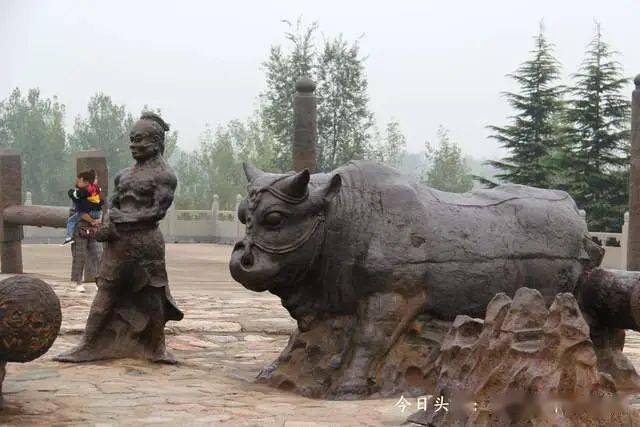 当年宋朝怀丙和尚捞的 这个铁牛,今天依然还在,后来一个叫怀丙的和尚