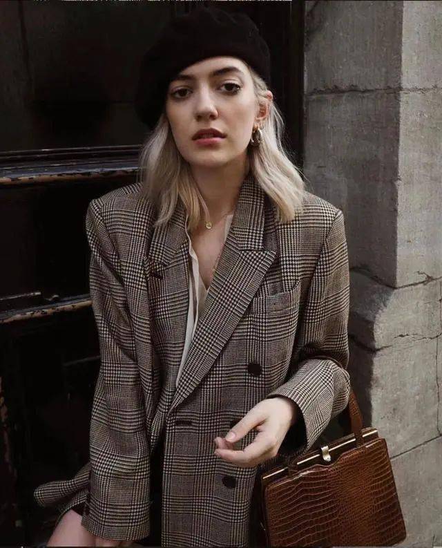 ins5位时尚博主穿搭比买100本时尚杂志还管用