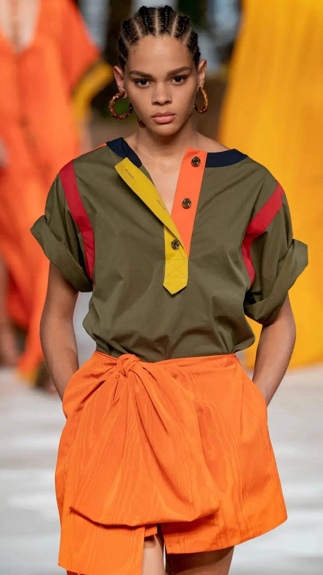 2021春夏女装t恤流行趋势