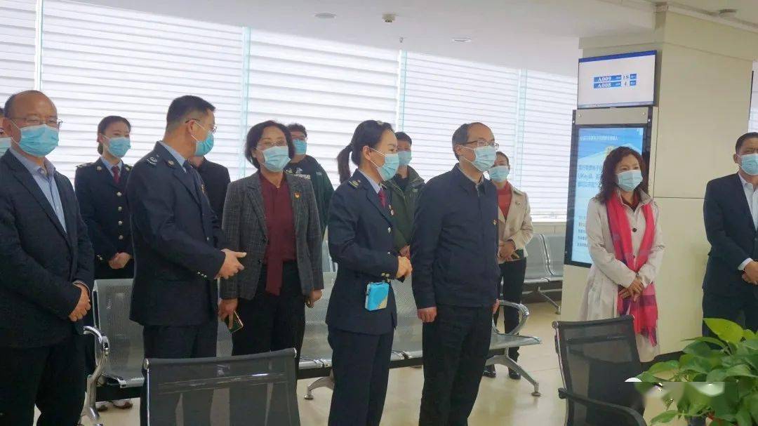 在济源市税务局第一税务分局办税服务厅,李哲了解了自助办税区,网上