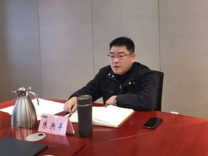 各部门通报了近期相关工作,朱洪平对各部门工作进行逐一点评,对需要