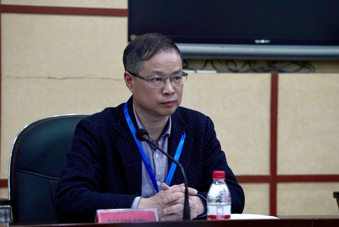 渔业局副局长张绳镇连江县海洋与渔业局局长王朝晖主持本次会议由目前