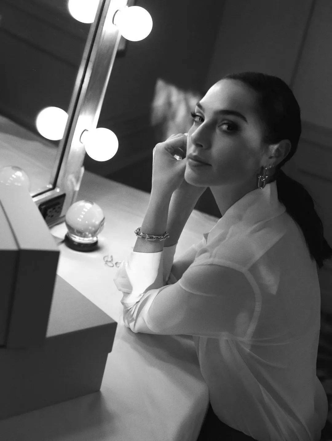 早在2008年就嫁给了相恋两年的以色列商人yaron versano