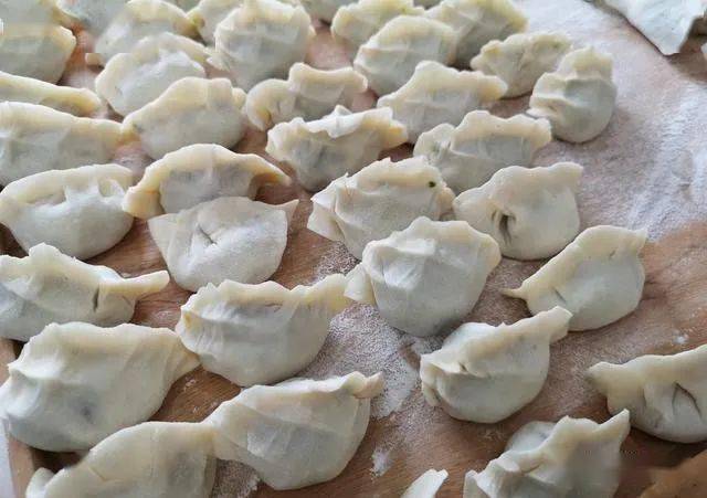 包好的饺子不要直接放冰箱 这样做 饺子不粘 和鲜的一样好吃 速冻