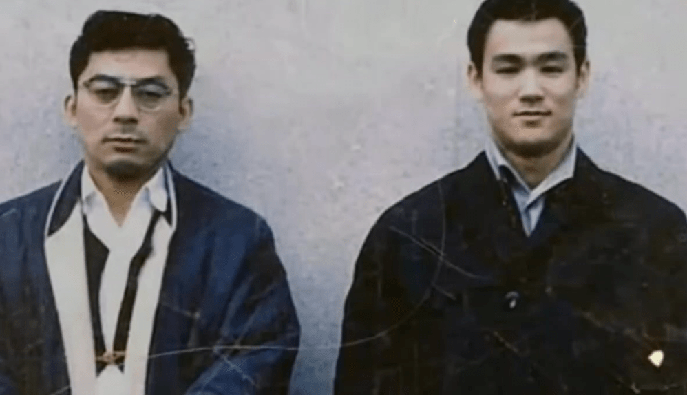 李小龙与弟子木村武之(左)严镜海李小龙弟子我真希望21岁时就能接受