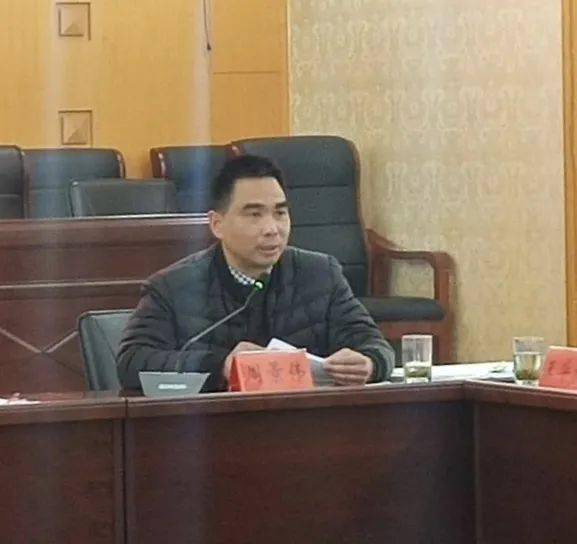 会上,评审组组长周景伟对评审工作的具体安排做了详细部署.