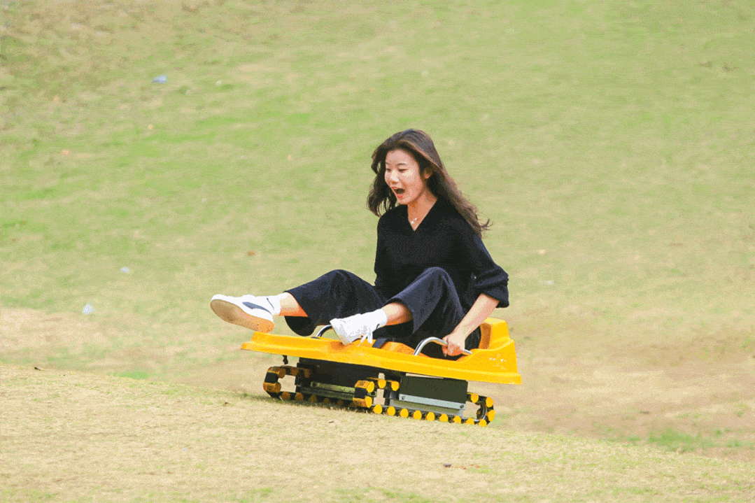 疾速滑草彩虹滑梯射箭在深圳西部著名的光明农场怎么能少了摘草莓呢老