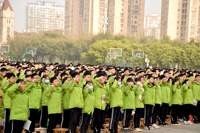 追夢奮進犇未來遂寧衡中舉行2021年春季開學典禮