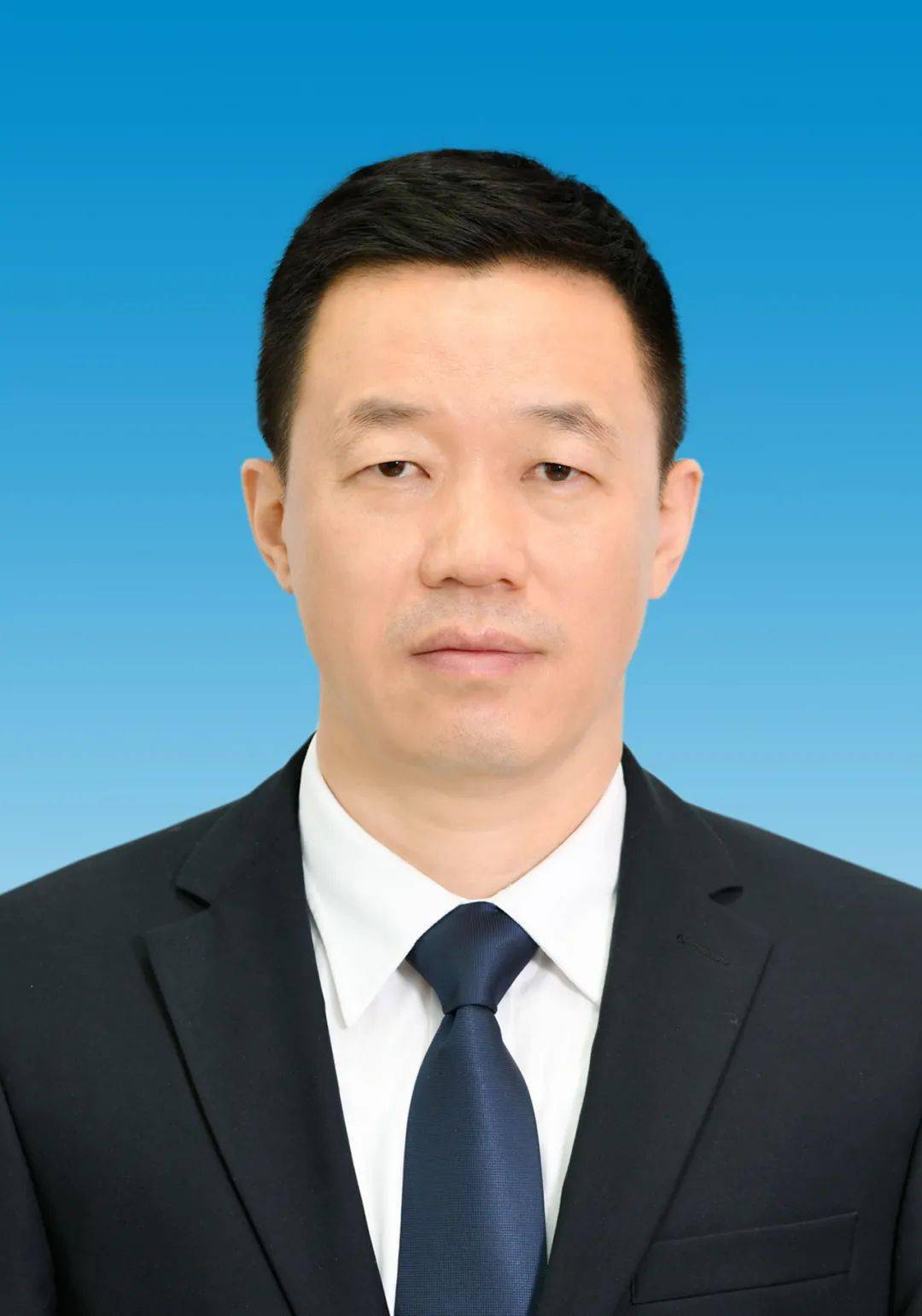 李理同志简历张鹏程,蔺海英当选为鄂尔多斯市人大常委会委员赵飞录