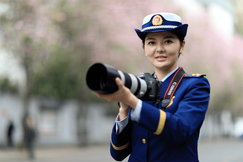 三八特辑用新意构建工作的女神范黄丹妮