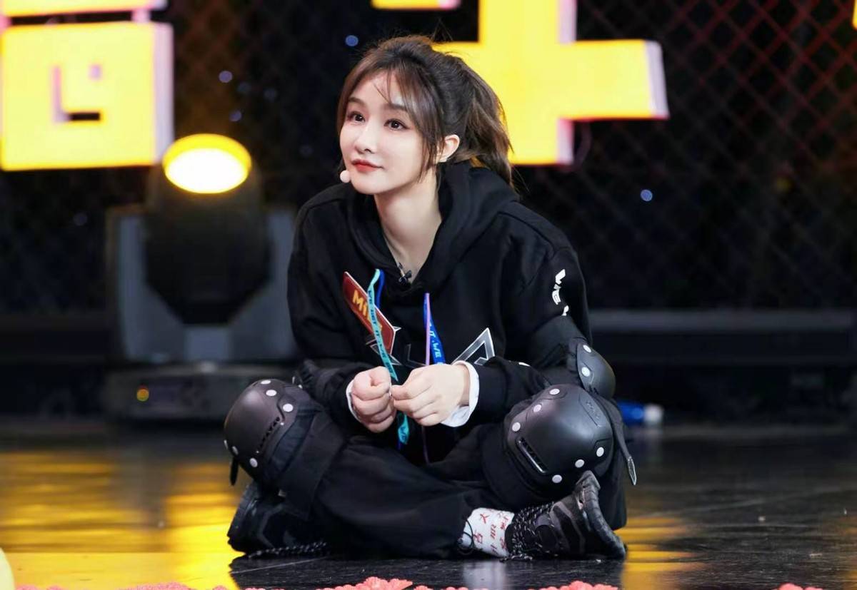 LOL电竞女皇脾气很差？MISS的回应略显机智，铁粉：又想恋爱了？_直播