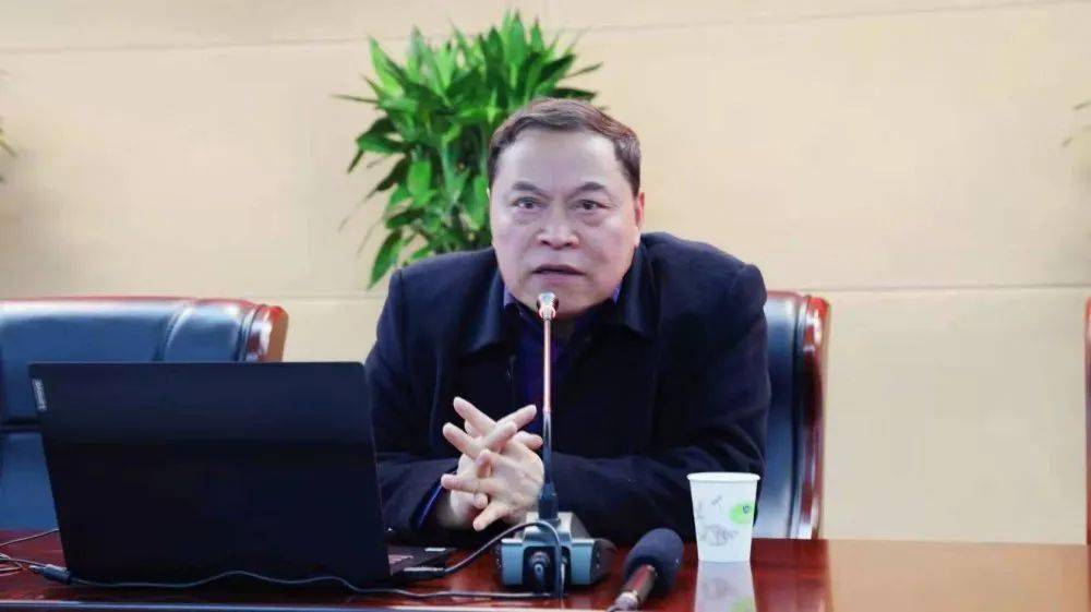 王连祥教授指出一要突出"三性"为主线,即"政治性","先进性","群众性"