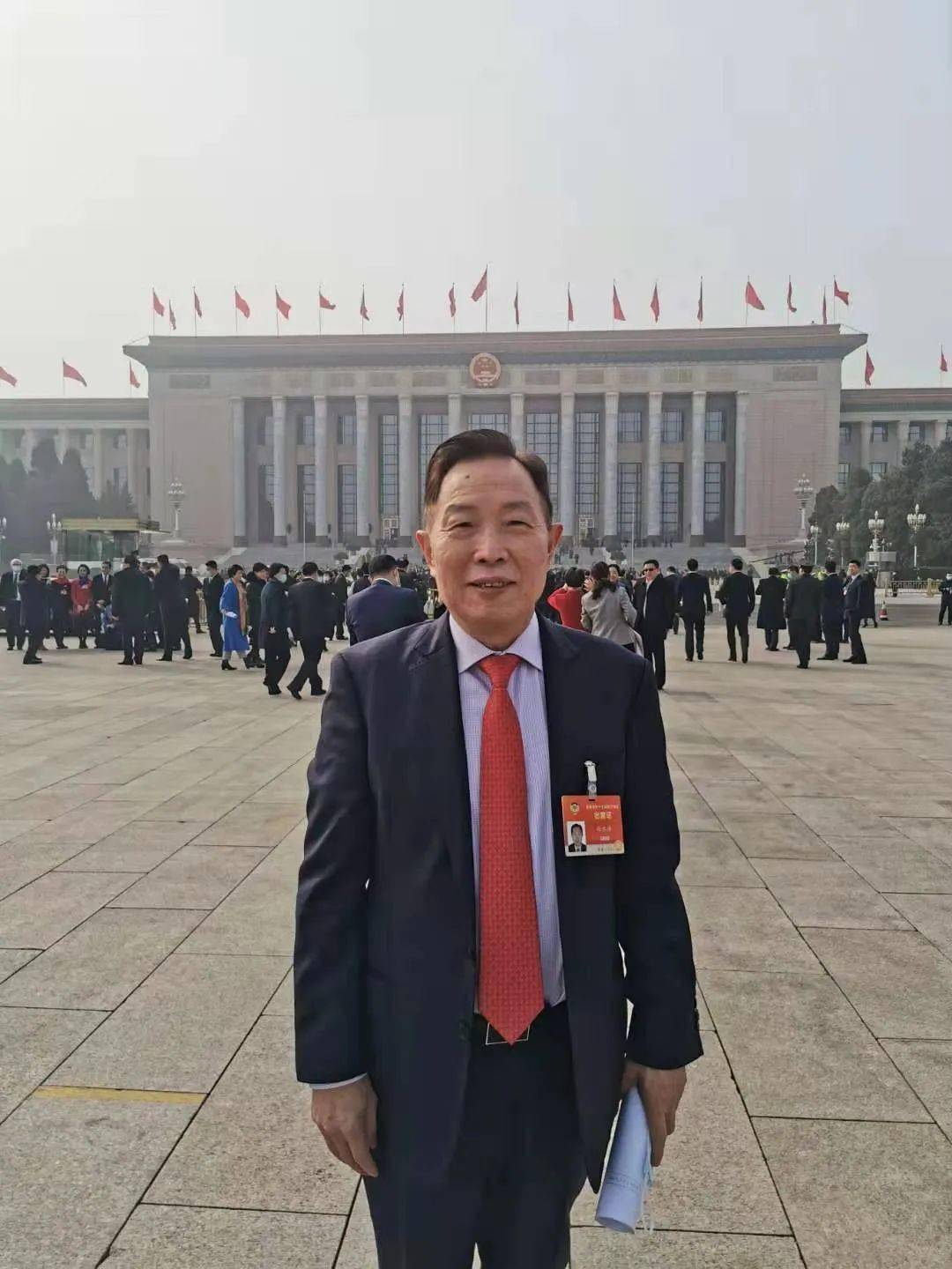 政协委员白水清参加全国政协会议政协委员白水清在人民