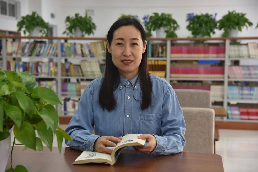 刘丽娜引导学生做负责任的公民,过积极健康的生活.