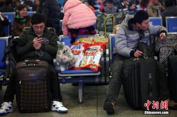 工作|一有空就刷手机，一刷就不想停！“手机依赖”是病吗？