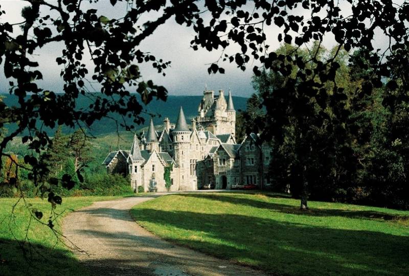 云旅行 |跟着英剧《王冠》，来一场苏格兰城堡之旅
