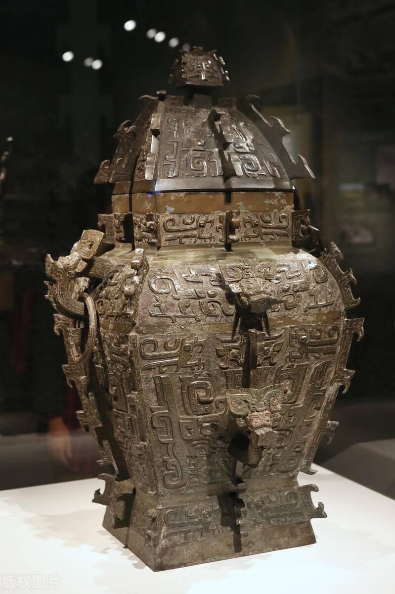 卷体夔纹蟠龙盖罍喀左铜器群翘楚辽博镇馆之宝物主是谁成谜