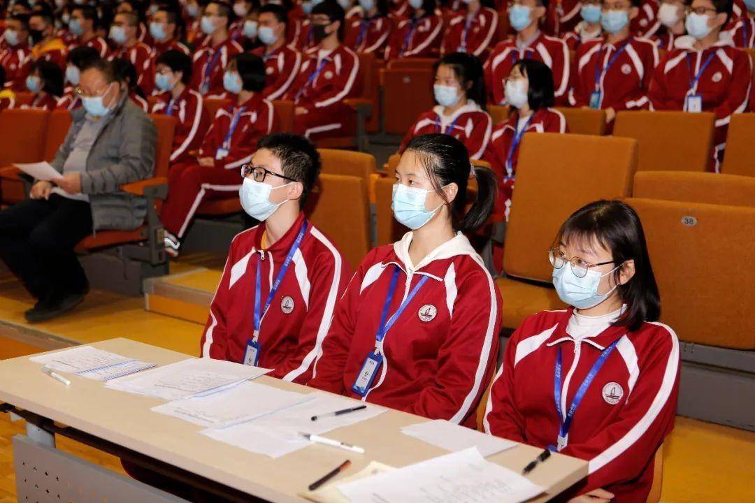 微盟推荐平谷中学举办红色经典诵读大赛