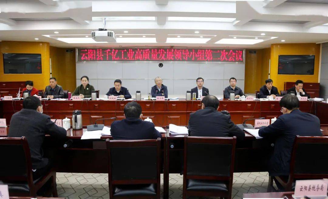 县领导覃昌德,刘晓云,李学义,韩海燕,曾郴,贺玮,李大武,刘新民,吴晓