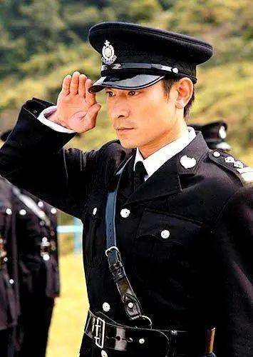 男警篇其实,很多明星都有过警察造型,谁穿上警服之后最没有违和感呢?