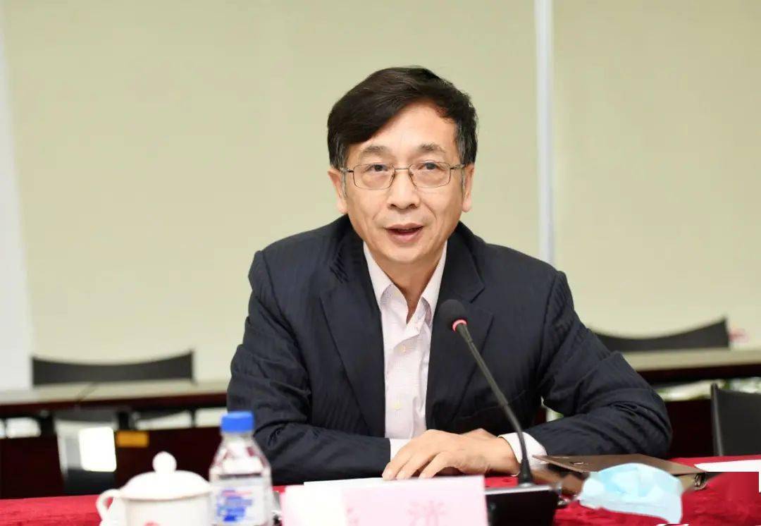 中国银行业协会第一副秘书长杨洸致辞