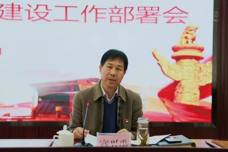 杜中岳要求,各级工会干部要切实转变思想观念,转变工作作风,转换工作