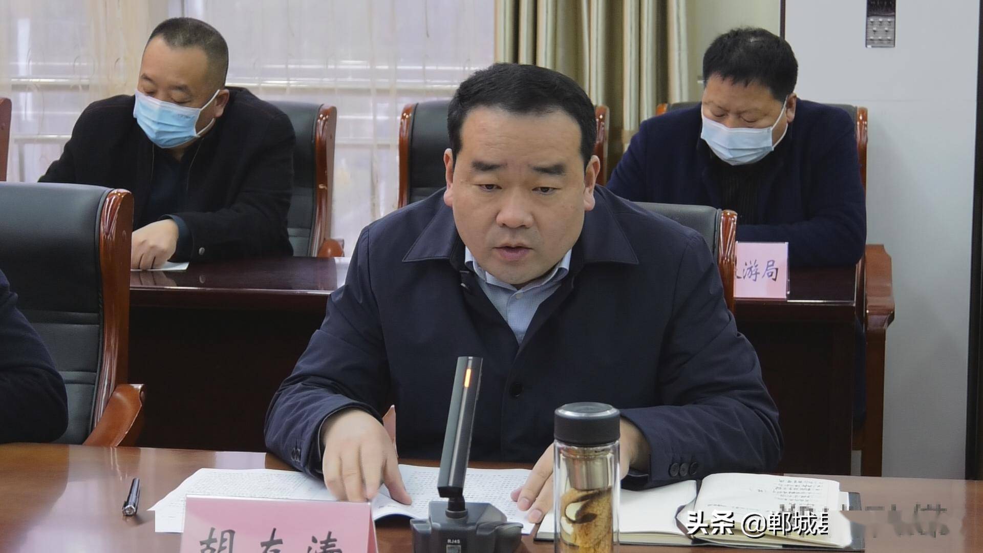 会上,胡友涛汇报了我县2020年度安全生产和防灾减灾工作情况.