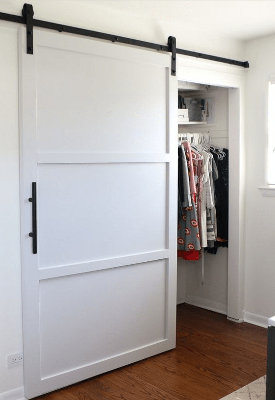 墙上挖3个壁橱打造衣柜以及化妆台这才叫最大化的利用空间