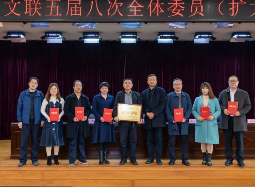 刘须然 石铜钢 王春晓 杨俊安 冯春娟 曹新 分别荣获"铜川市优秀文艺