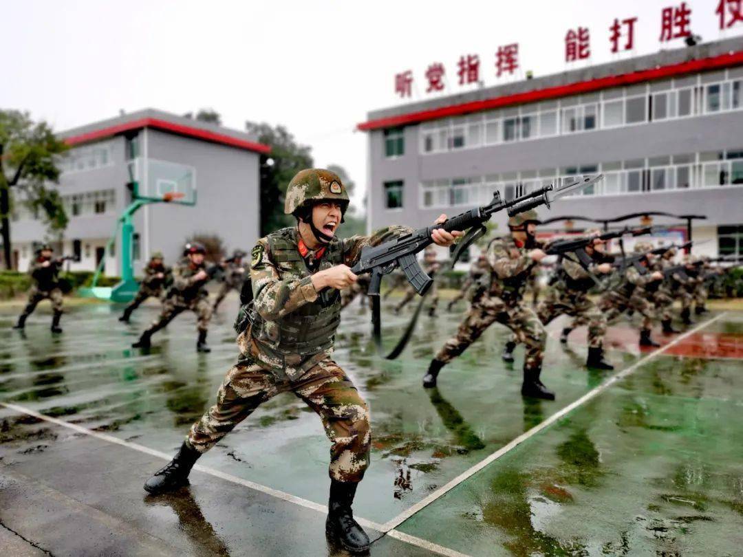 在湘潭支队教导队更是军人勇气和血性的见证敢于和敌人刺刀见红拼