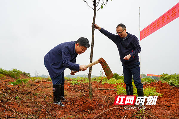 长筒过膝靴子怎么穿搭