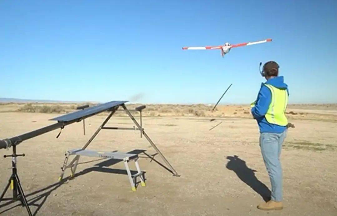 材料|超材料？比尔·盖茨支持的公司造袖珍雷达，让无人机自主避开其它飞机