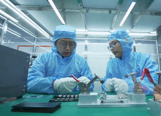 六年奋斗他带领团队研发出芯片为机器人加装眼睛