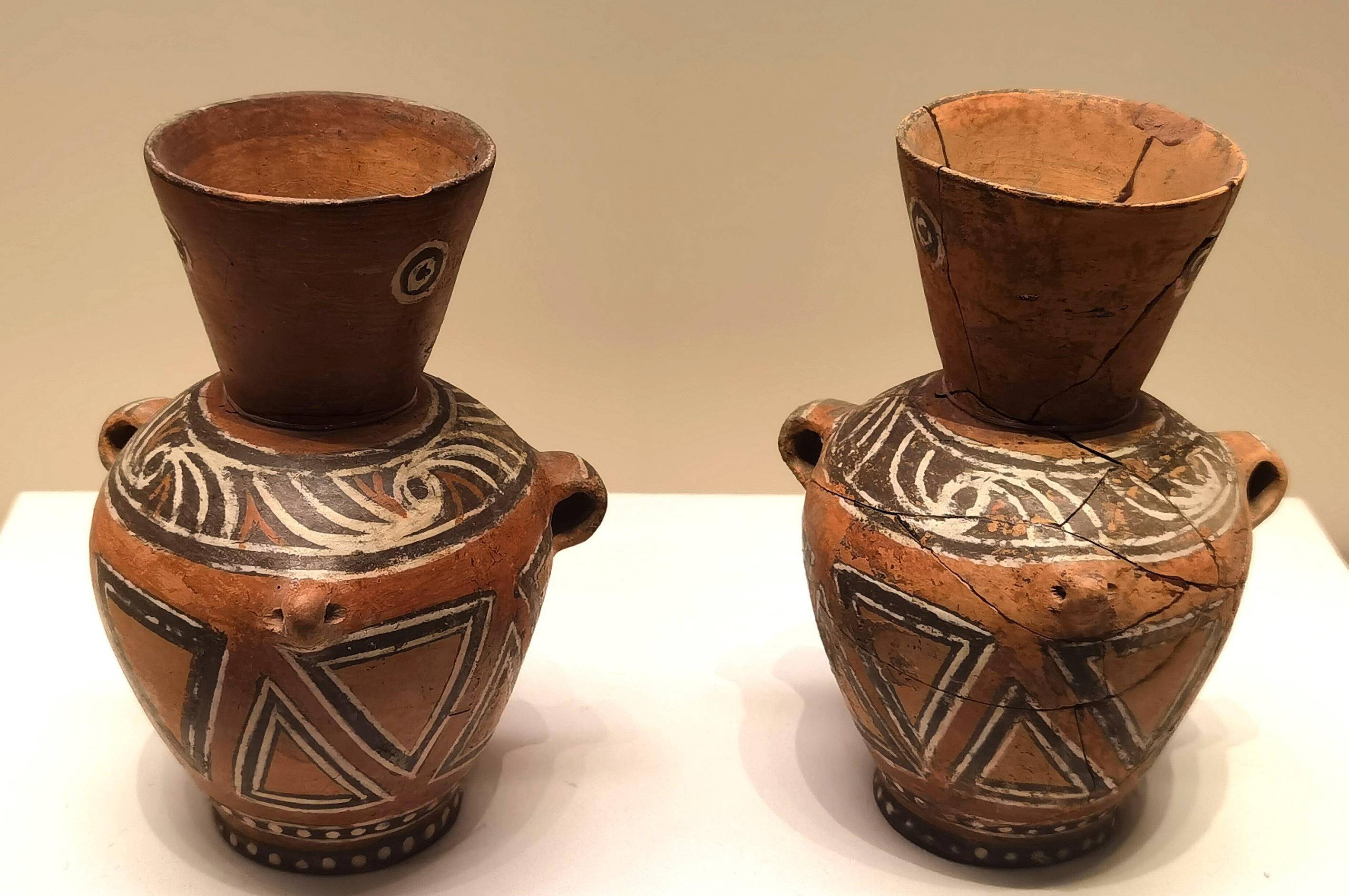 看见文物新石器时代晚期的艺术彩陶背壶