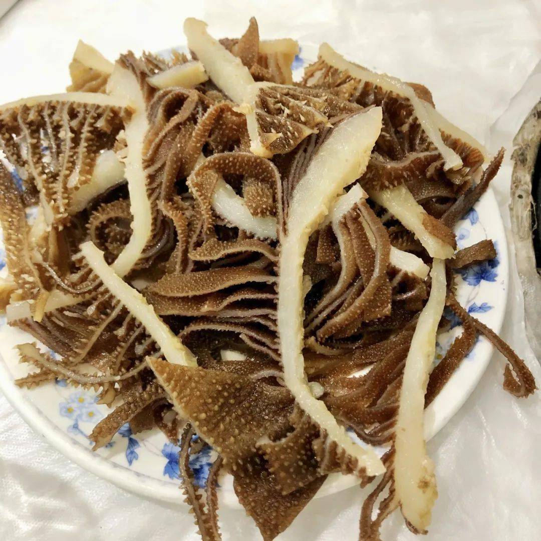 鲜毛肚带皮牛肉店内各种牛肉:熟牛肉,涮牛肉,带皮牛肉,凉拌牛肉,牛