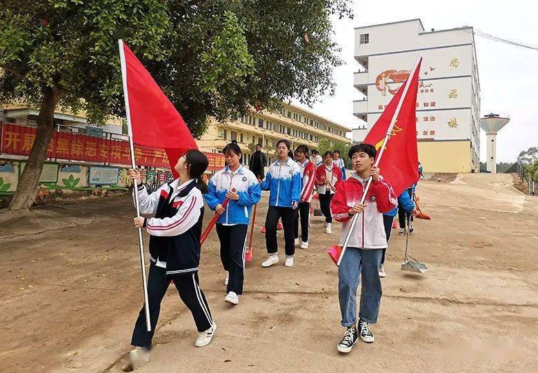 (山圩中学 供稿)未来城小学用实际行动弘扬和践行雷锋精神,用志愿服务