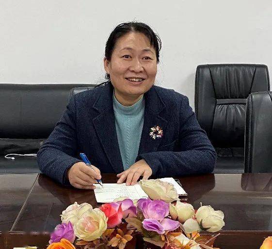 图为林燕处长介绍我院临床课程图为赵进喜主任,王玫主任介绍课程整合