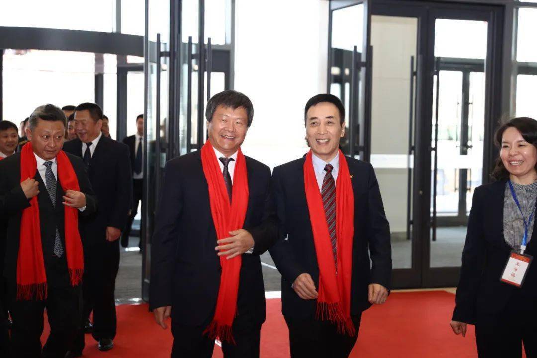 四环医药董事长车冯升对梅河口市委,市政府的表彰表达了感谢,并对向20