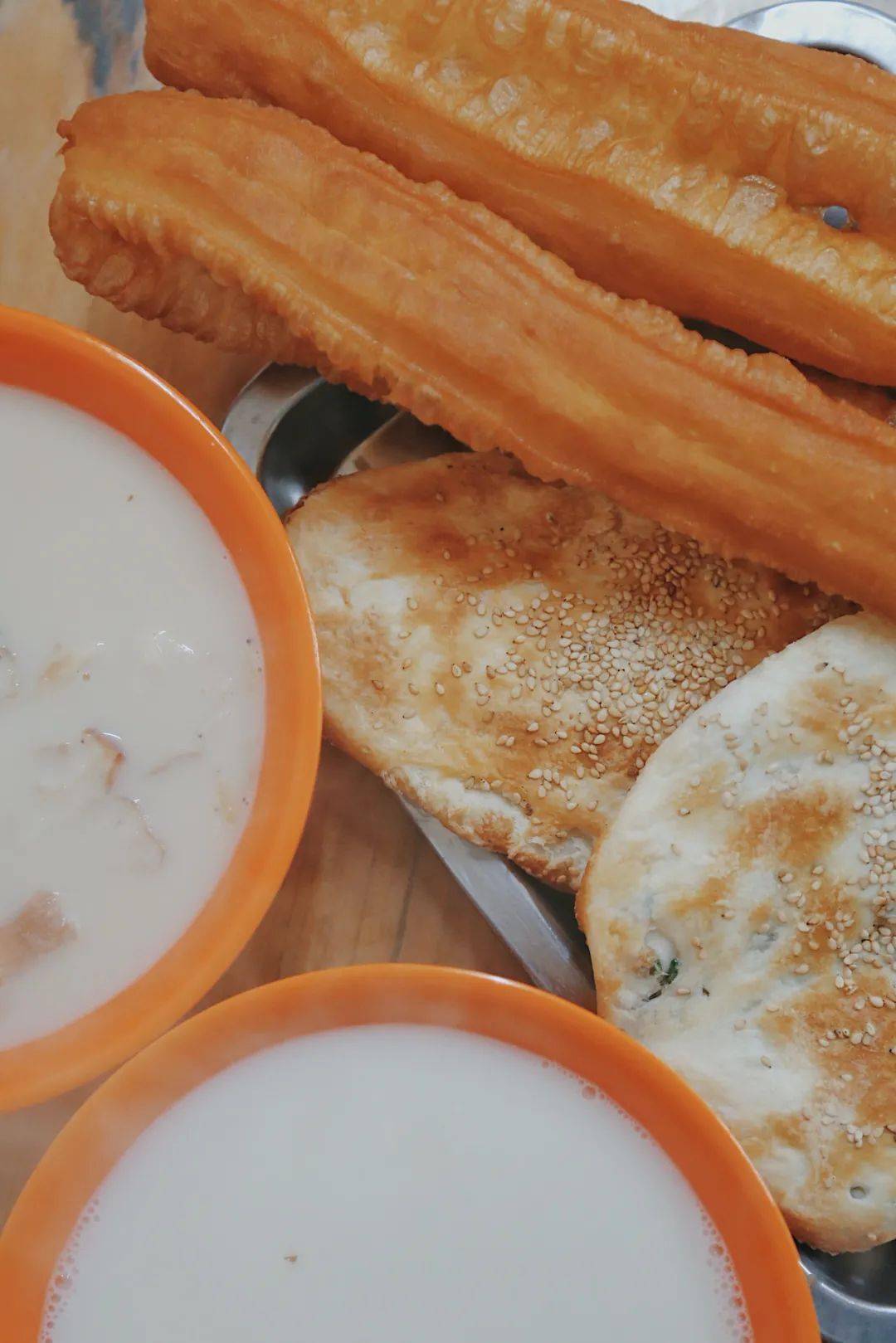 市中心这家大饼油条店 牵动了不少吃货的心 早餐时间