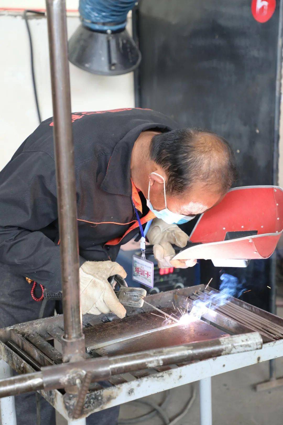 建功十四五奋进新征程劳动技能竞赛启动暨农民工焊接职业技能大赛举行