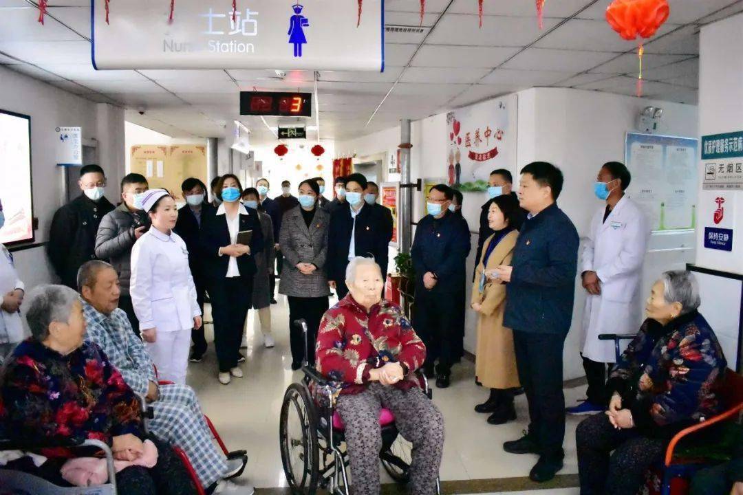 魏都区区长何长成一行调研指导许昌市第二人民医院