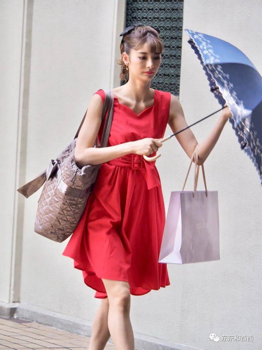 冬天各种毛毛围脖↓↓一副温柔淑女风,看来入了豪门公子的眼.