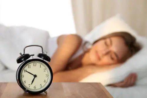 睡眠时间几个小时正常 3bb54ee1045b4a05afc69648db56c6cf.jpeg