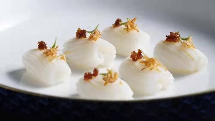 红葱酱花枝卷椒麻八爪鱼酸辣青柠小鱼肚香葱雪白带子盐焗墨鱼仔很认真