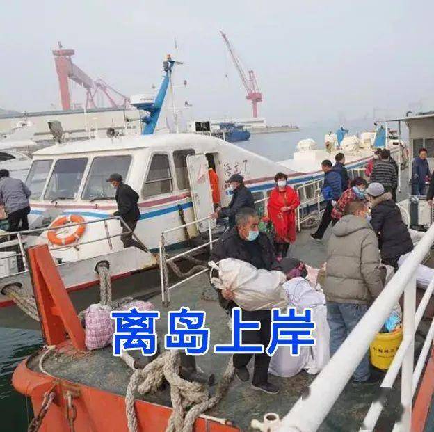 一男子放"巨型"风筝险些被拖走……_青岛