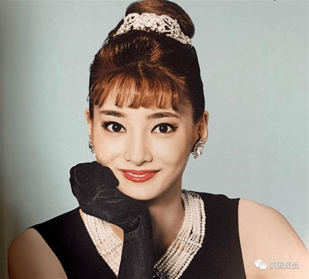 五官端正,气质优雅,甚至进团第三年就得到提拔,成为女主演.