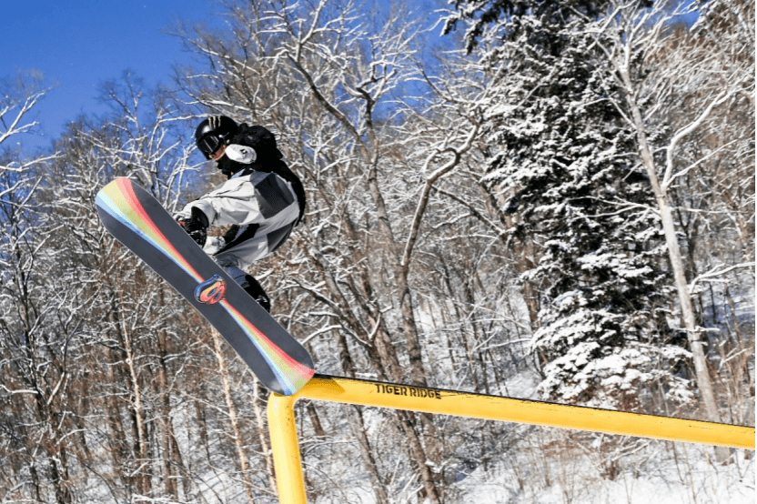 冰雪頭條:2020-2021賽季全國單板滑雪大跳臺和坡面障礙技巧錦標賽在